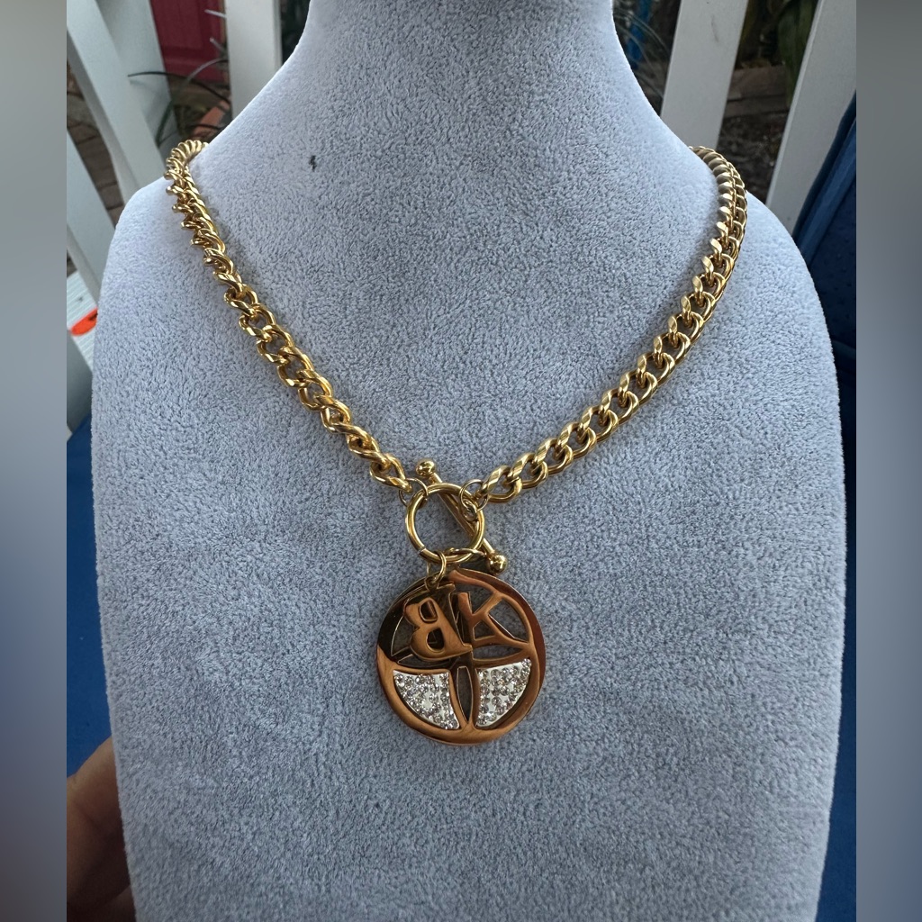 Luxurious Gold And Silver Pendant Necklace
